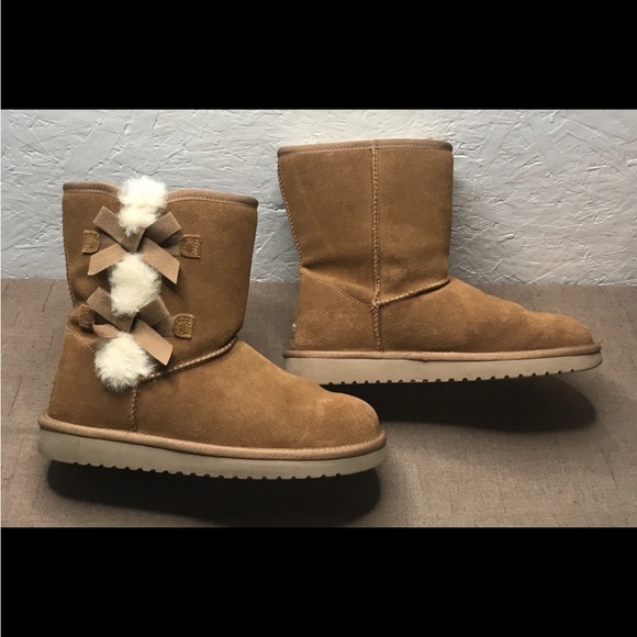 KOOLABURRA by UGG Victoria Short Size 9 Chestnut Brown Suede Bow Sheepskin Boots - Picture 1 of 16